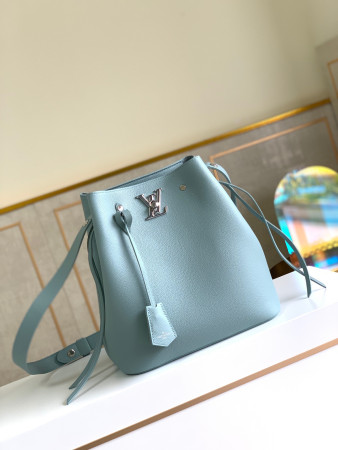 LV LOCKME BUCKET BAG M54677