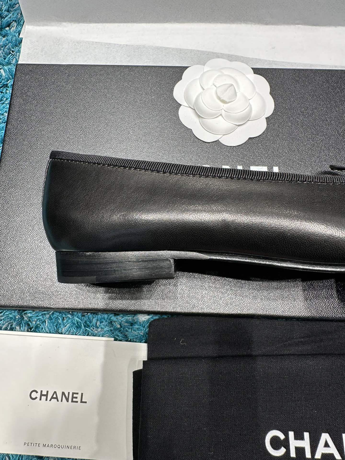 ua Ch*el ballet flats