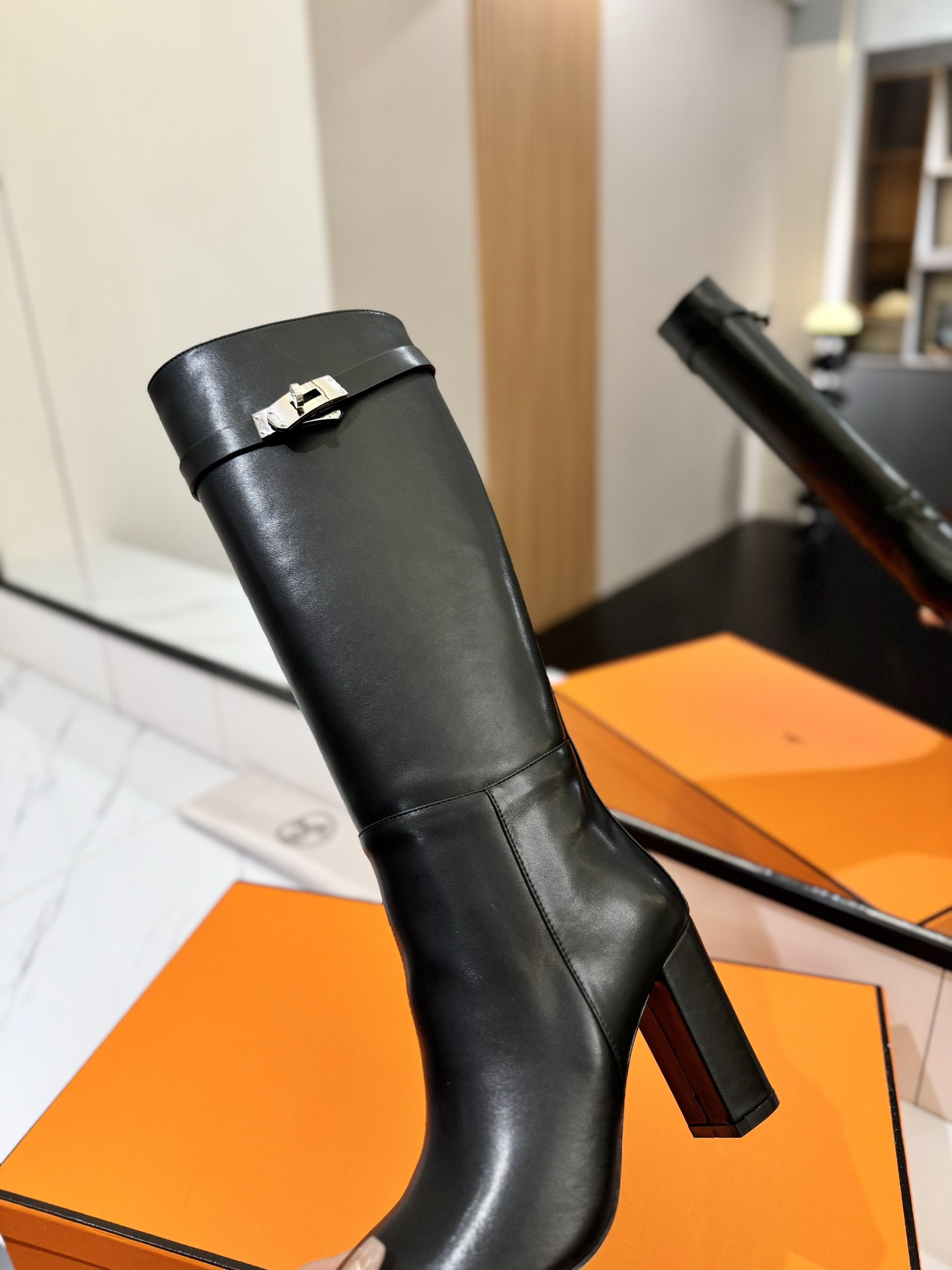 ua H**me5 jumping boots (heel height 8.5cm)