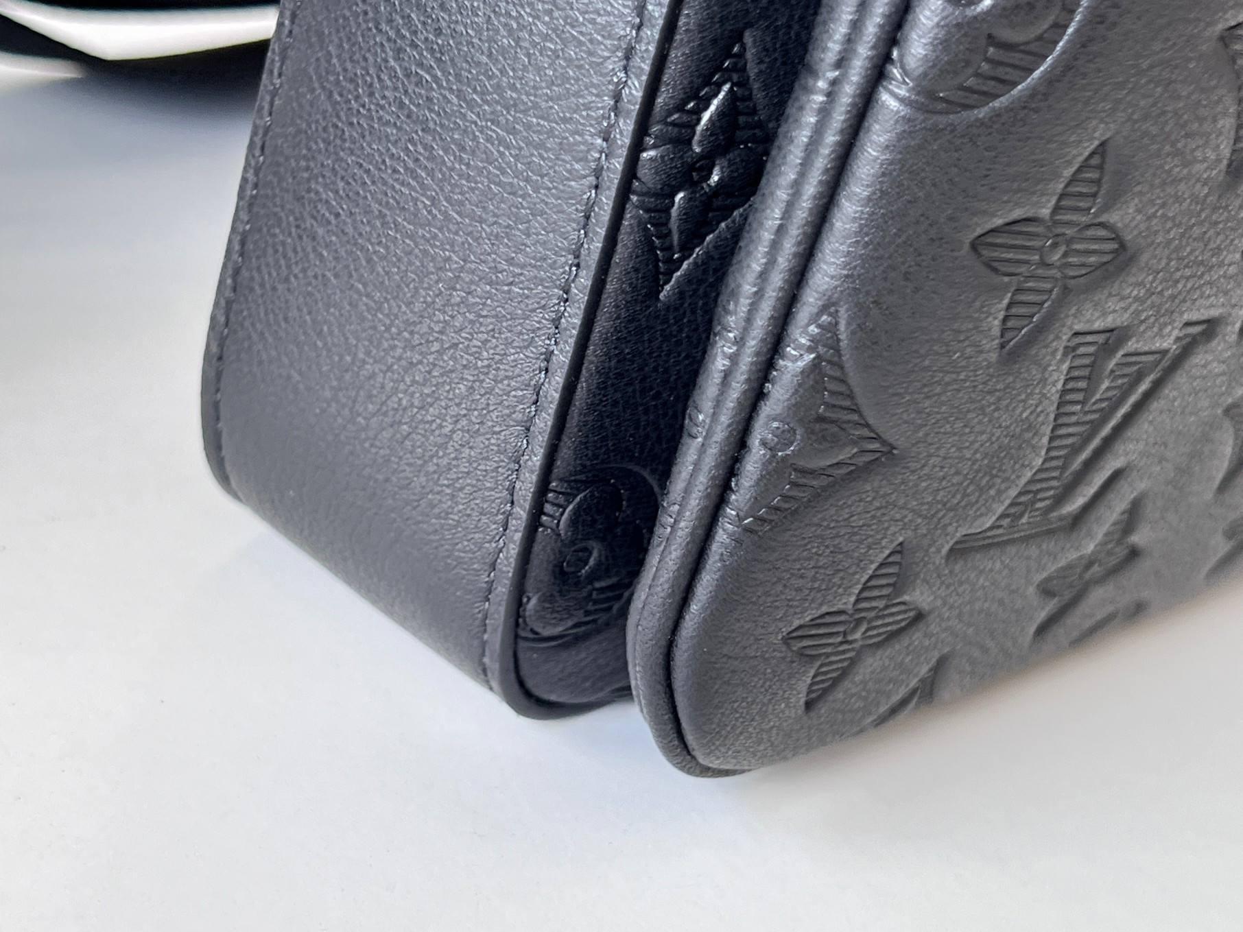 LV Trio Messenger M46602 25x18.5x7cm